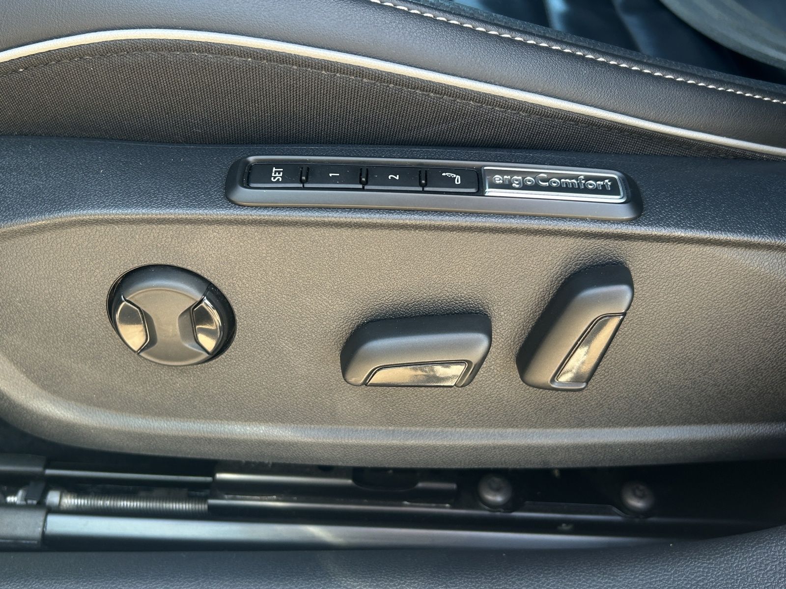 Fahrzeugabbildung Volkswagen Arteon SB R-Line 4M TSI DSG IQ.Light ACC AHK STH