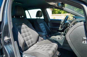 Volkswagen Golf - 12