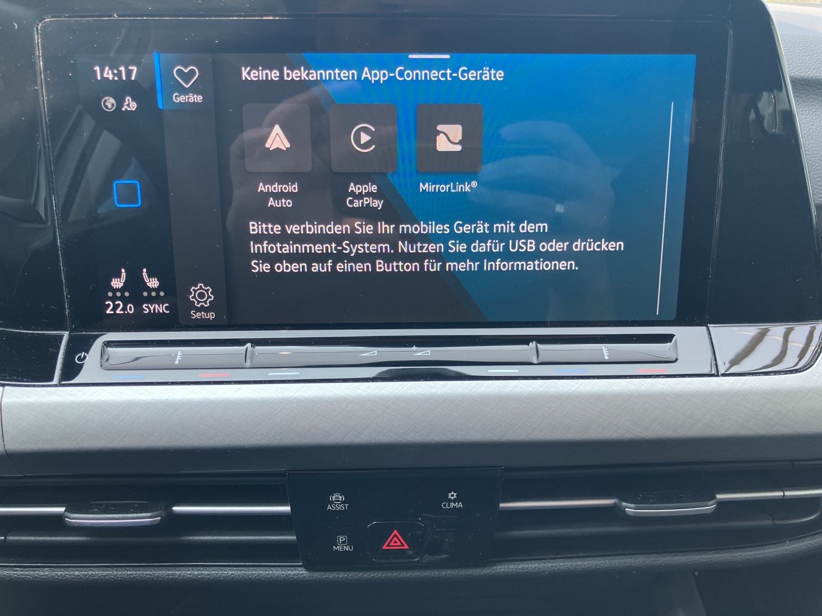 Fahrzeugabbildung Volkswagen Golf VIII eTSI Life DSG LED Navi ACC RFK