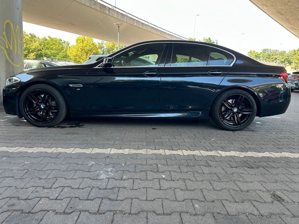 Image of BMW 530