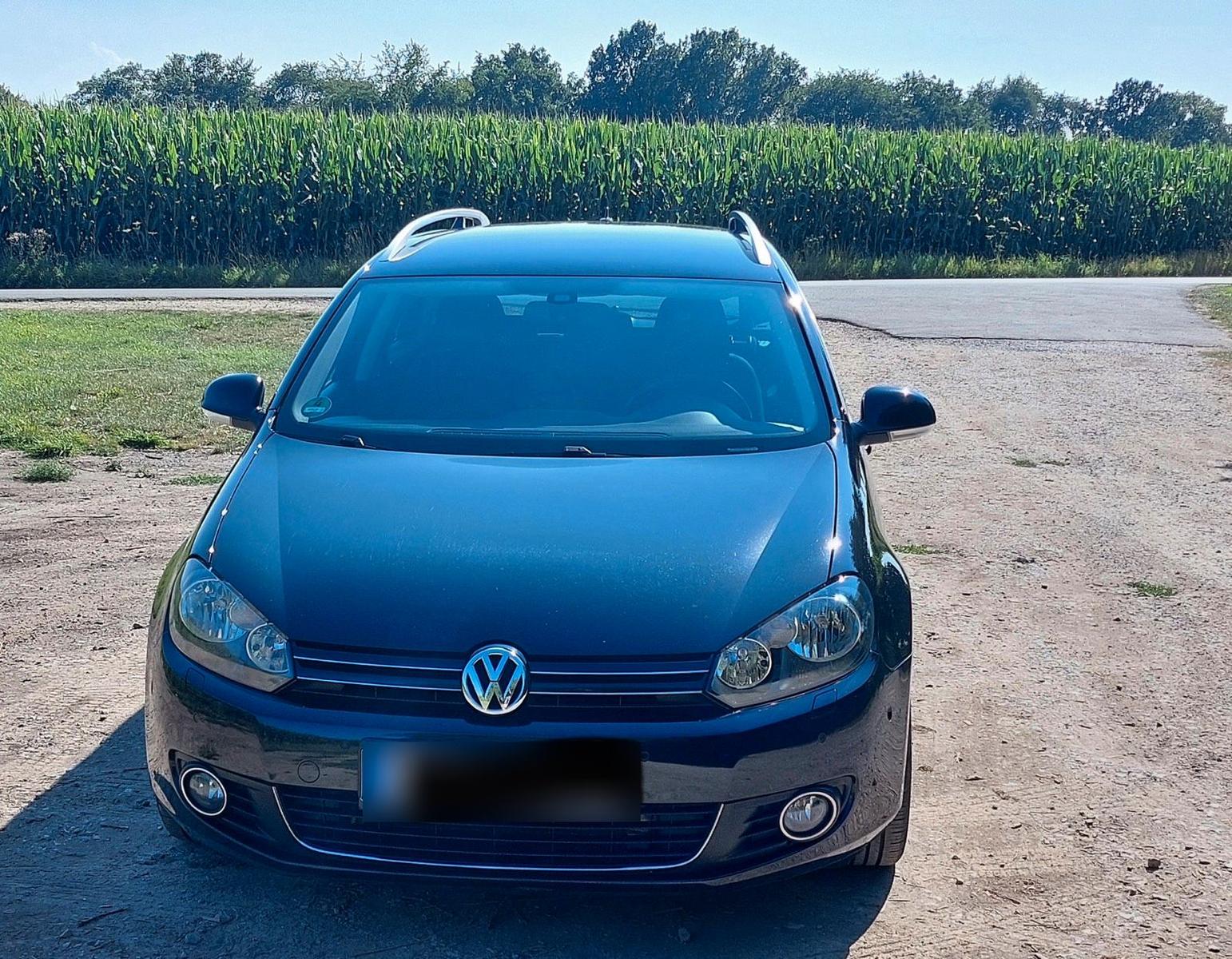 Volkswagen Golf 2012 — rear view