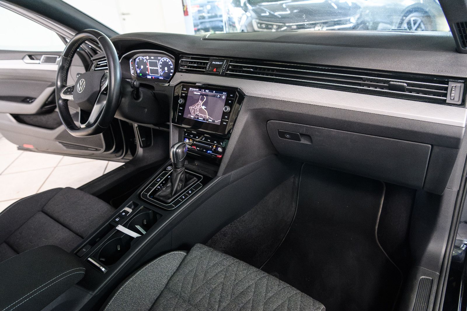 Fahrzeugabbildung Volkswagen Passat Business 2.0 TDI +Massage +Pano *Kamera