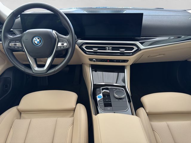 Fahrzeugabbildung BMW i4 40 eDrive Gran Coupé LED+Kamera+Leder+Sportsi
