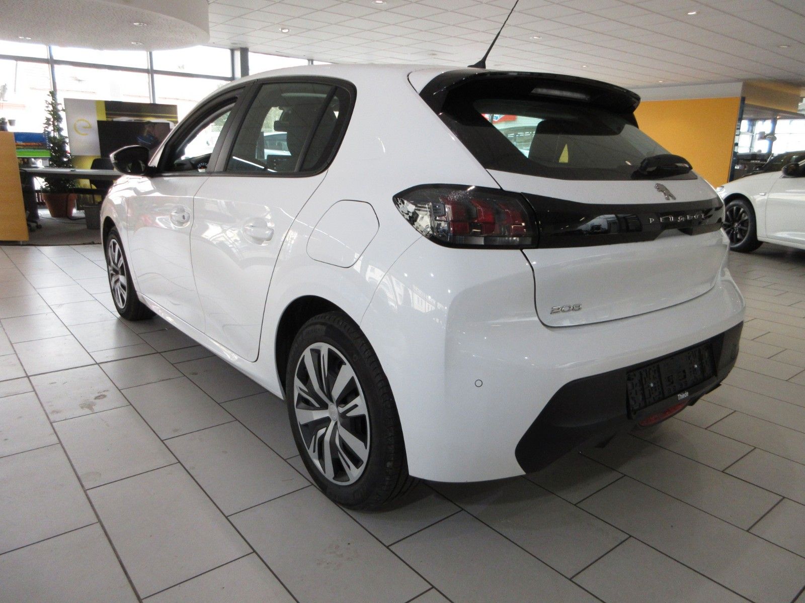 Fahrzeugabbildung Peugeot 208 Active 1.2T NAVI/LED/PDC/TEMPOMAT