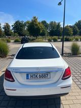 Mercedes-Benz E 220 d 4MATIC Autom. - - Mercedes-Benz E 220 mit Diesel-Antrieb: Weiß, Limousine