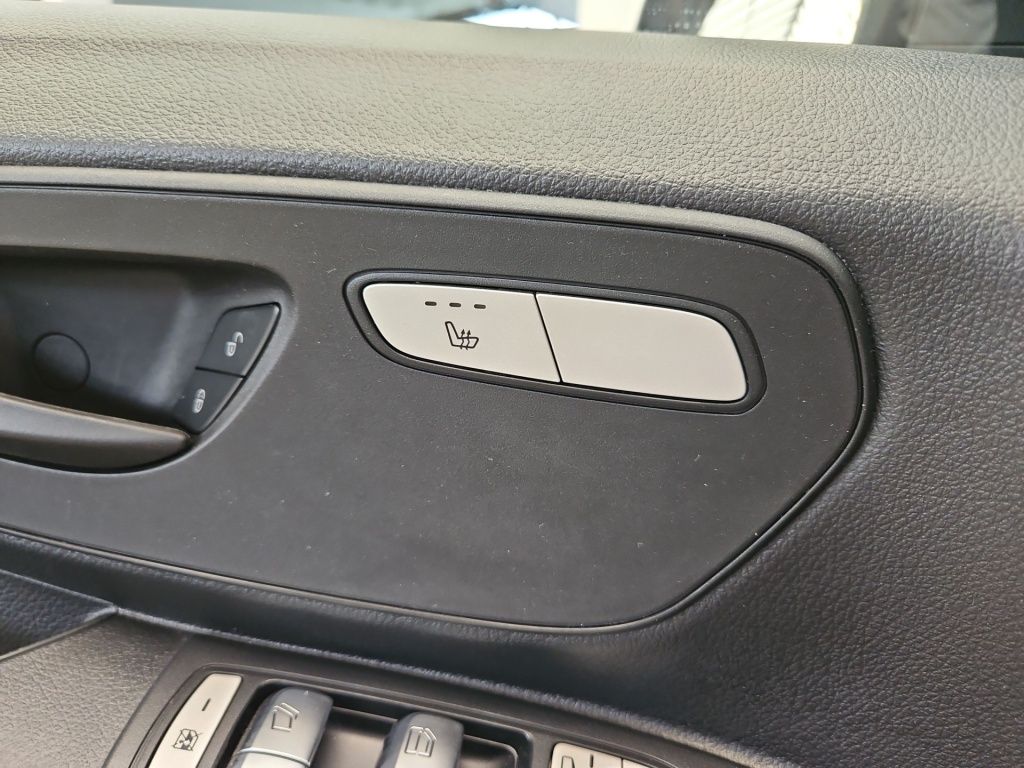 Fahrzeugabbildung Mercedes-Benz Vito 119 CDI Tourer kompakt Navi Distronic LED