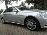 Mercedes-Benz E 300 E -Klasse Lim. E 300 CDI BlueEfficiency - mit Diesel-Antrieb: Silber, Limousine