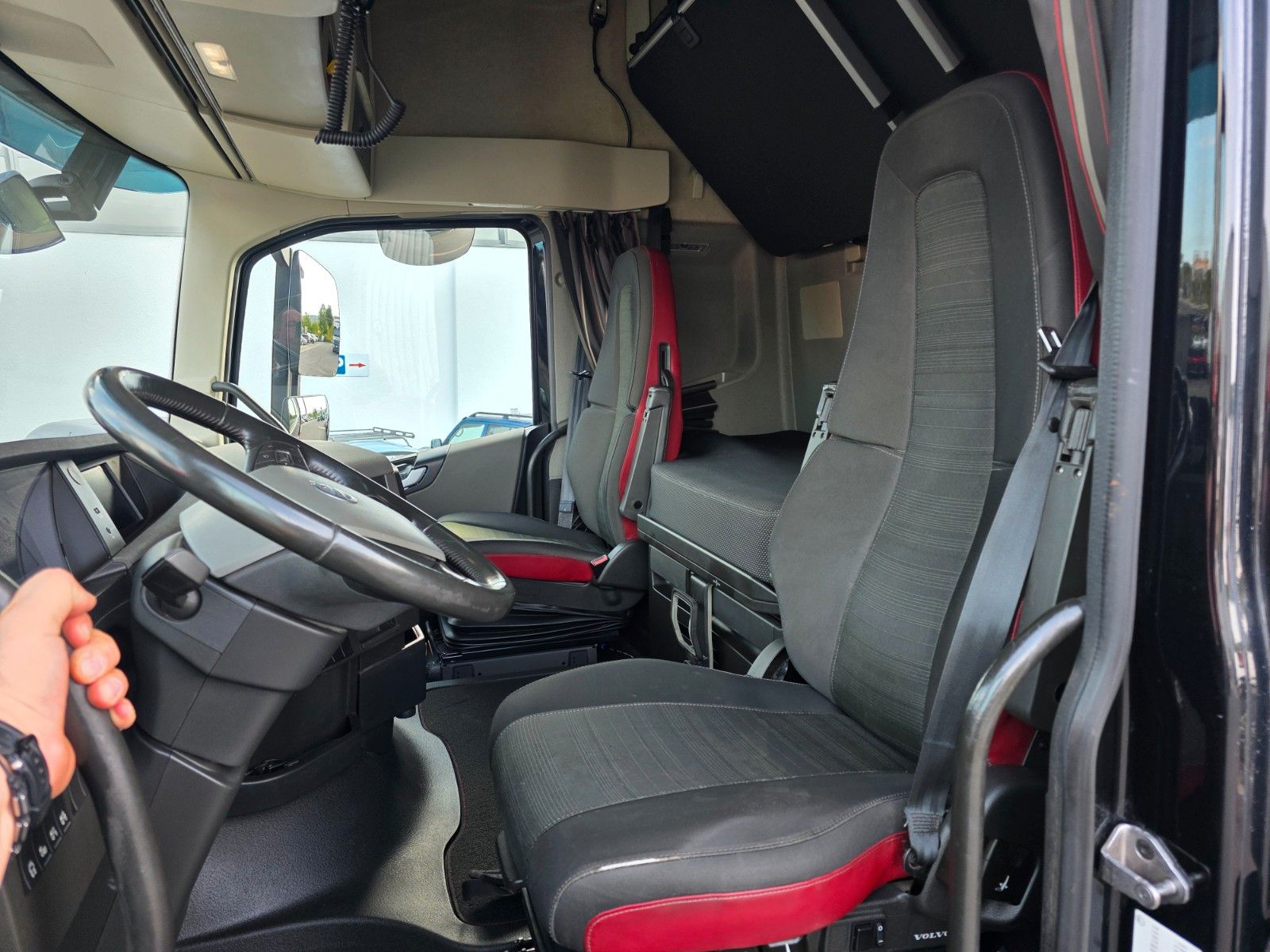 Fahrzeugabbildung Volvo FH 500 6x2 Heckkran MKG HLK 531 HP a5 Funk
