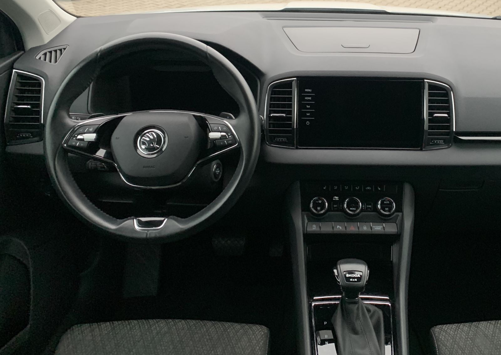 Fahrzeugabbildung SKODA Karoq 2.0 TDI*4x4*LED*Cam*ACC*Navi*PDC*Spur*
