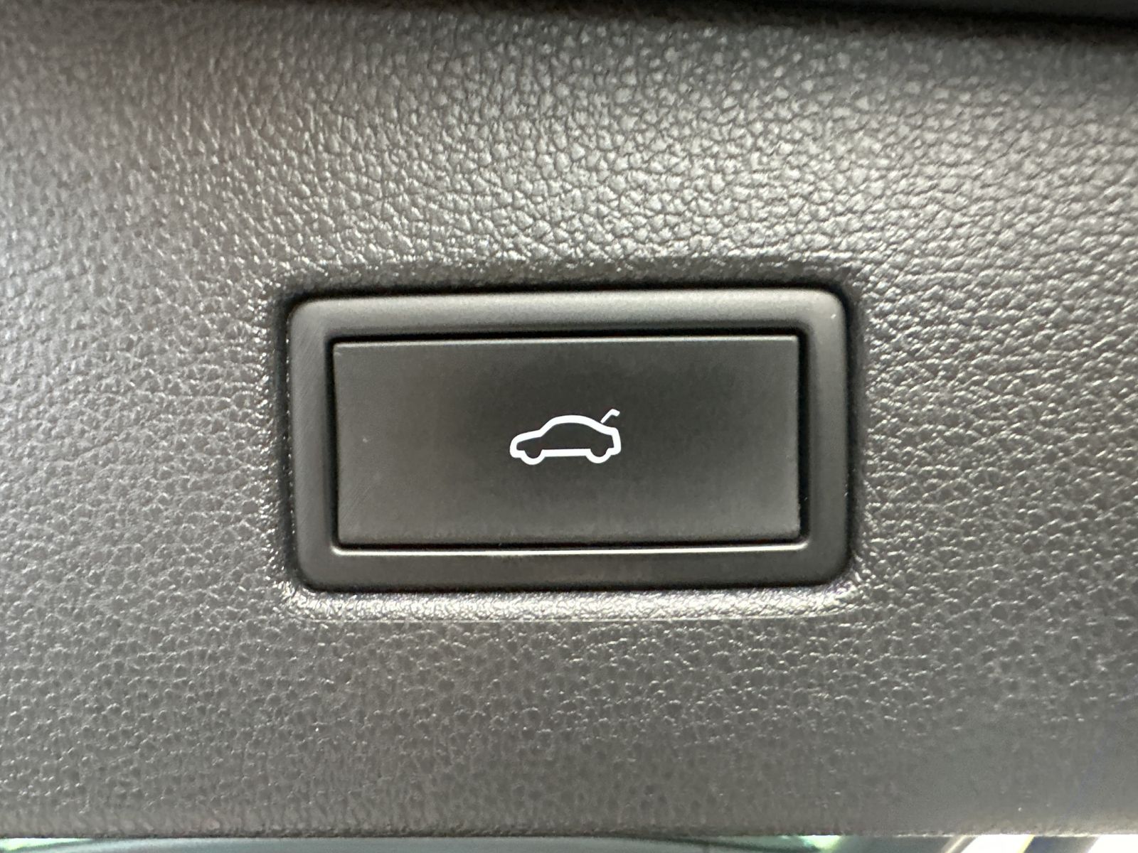 Fahrzeugabbildung Volkswagen Tiguan Elegance eHybrid NAV+IQ-LIGHT+AHK+HEAD-UP