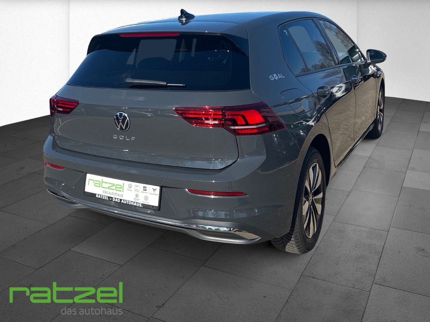 Fahrzeugabbildung Volkswagen Golf GOAL 1.5 eTSI DSG Allwetter+PDC+SHZ+LED