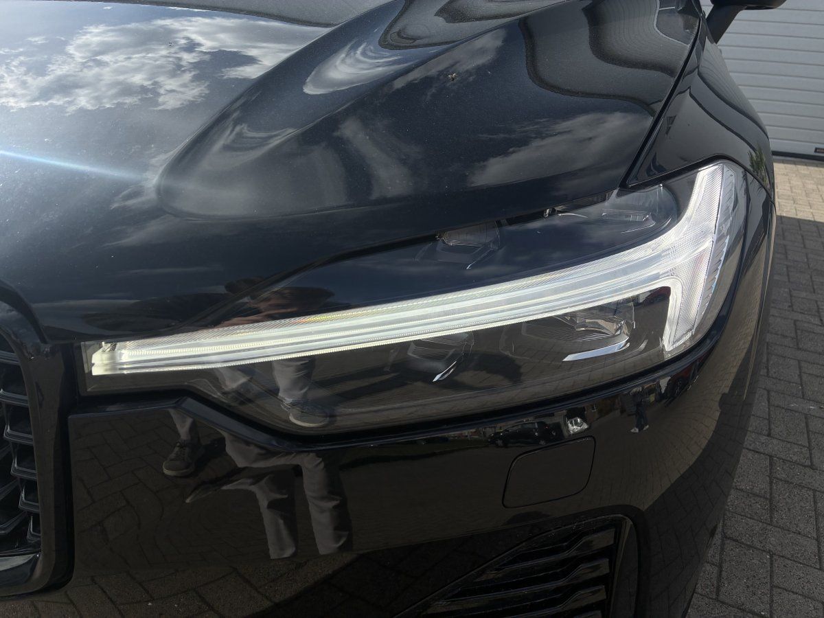 Volvo XC60 B5 Plus Dark AWD Head-up Winterpaket imagem 2