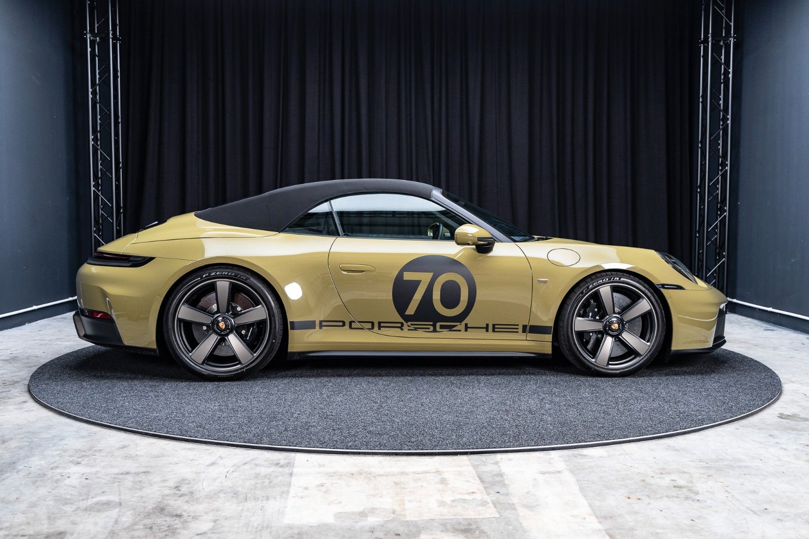 Fahrzeugabbildung Porsche 992.2 GTS Cabrio Spirit 70 + PCCB + Burmester