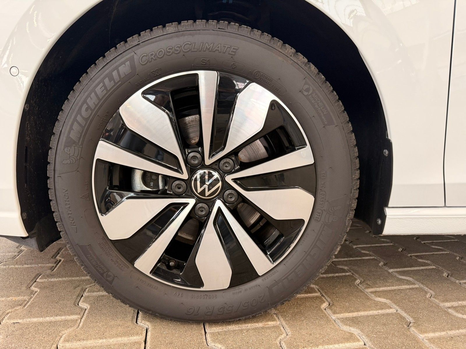 Fahrzeugabbildung Volkswagen Golf VIII Var. Goal 1.5 eTSI DSG +Kamera+Keyless