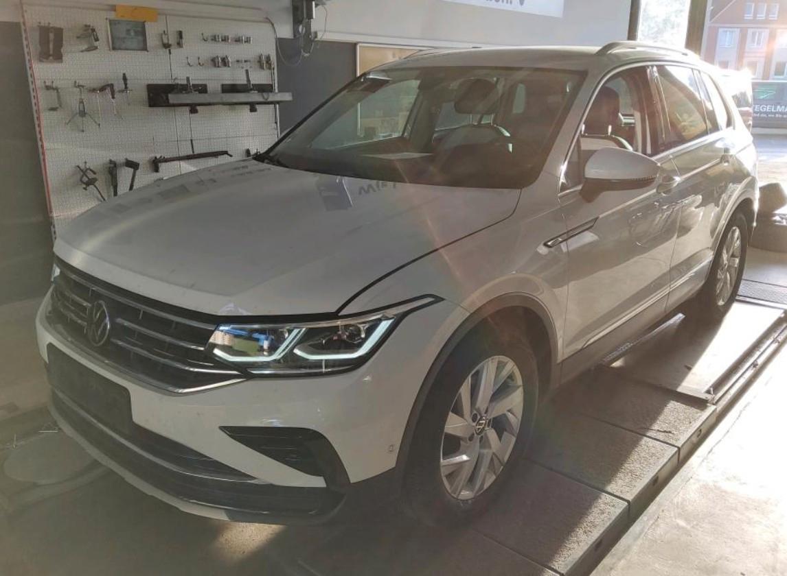Volkswagen Tiguan 2.0 TDI Elegance Navi Matrix Leder ACC 1.
