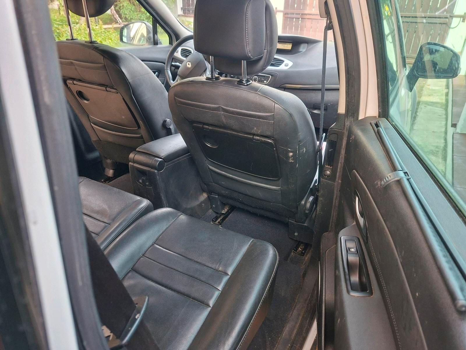 Renault Scenic 2009 — photo 11