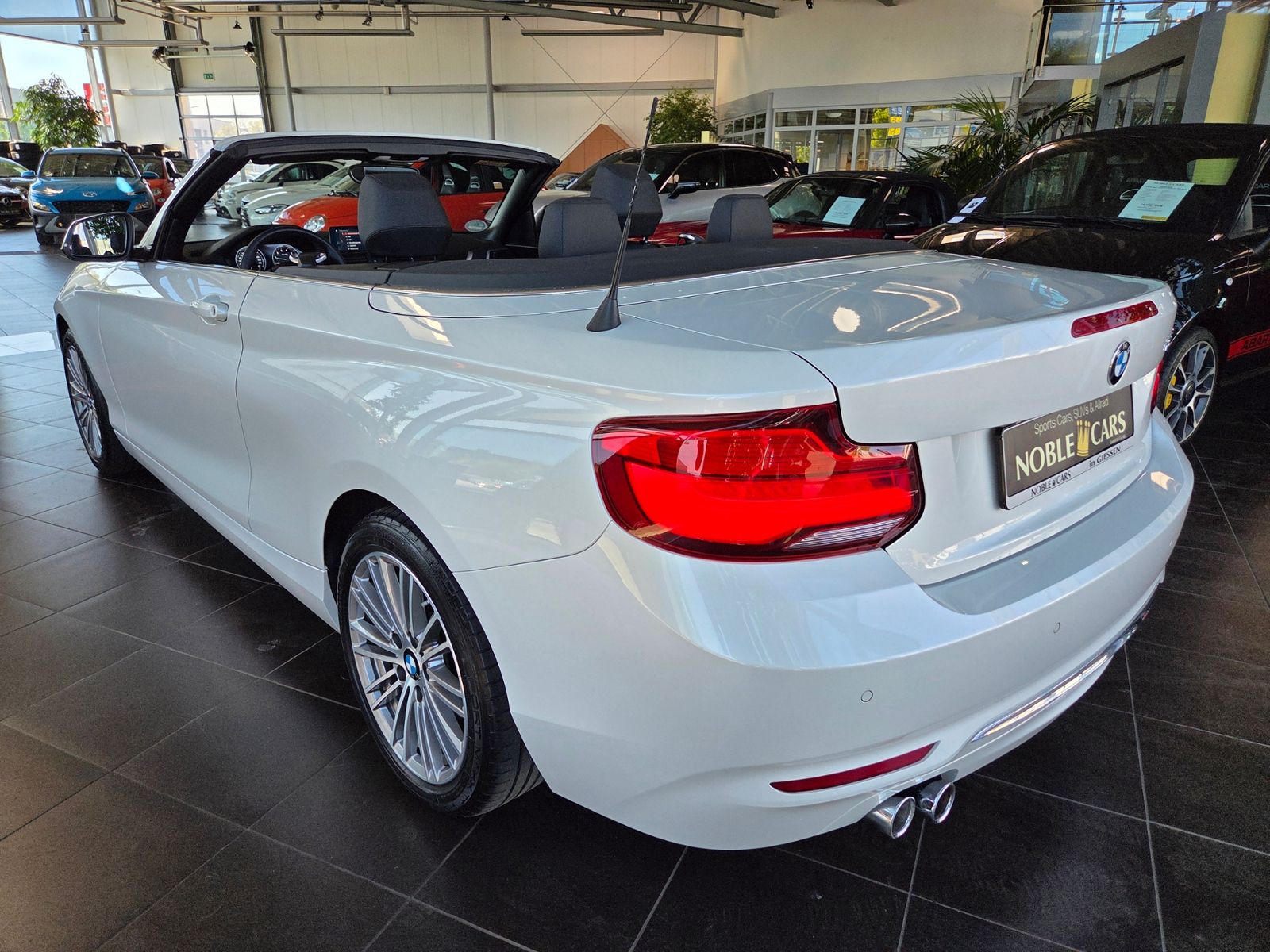 Fahrzeugabbildung BMW 220i Cabrio Luxury Line AHK LED NAV SHZ PDC ALU