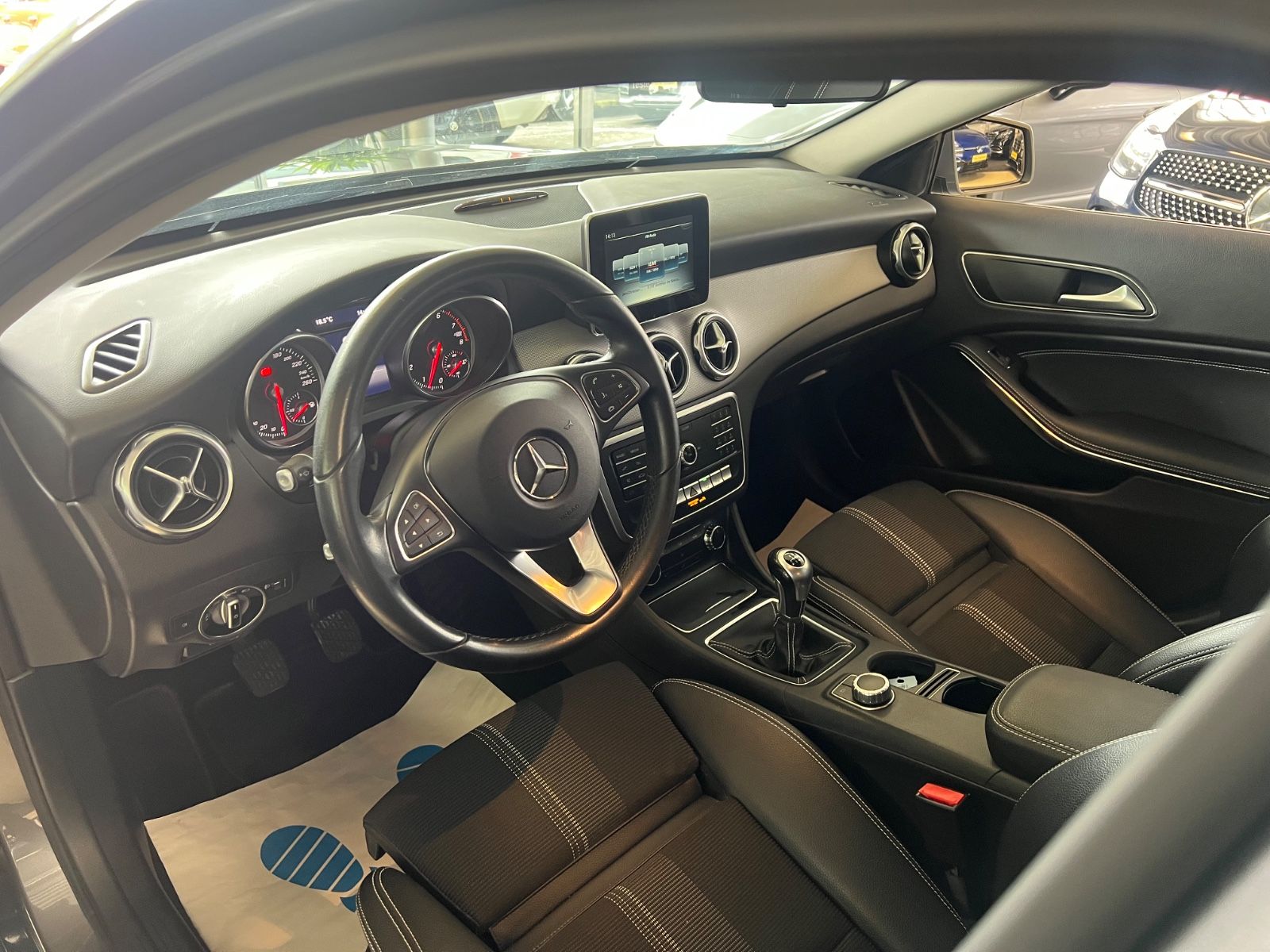 Fahrzeugabbildung Mercedes-Benz GLA 200 * SPORT-LINE URBAN * 1.HAND *