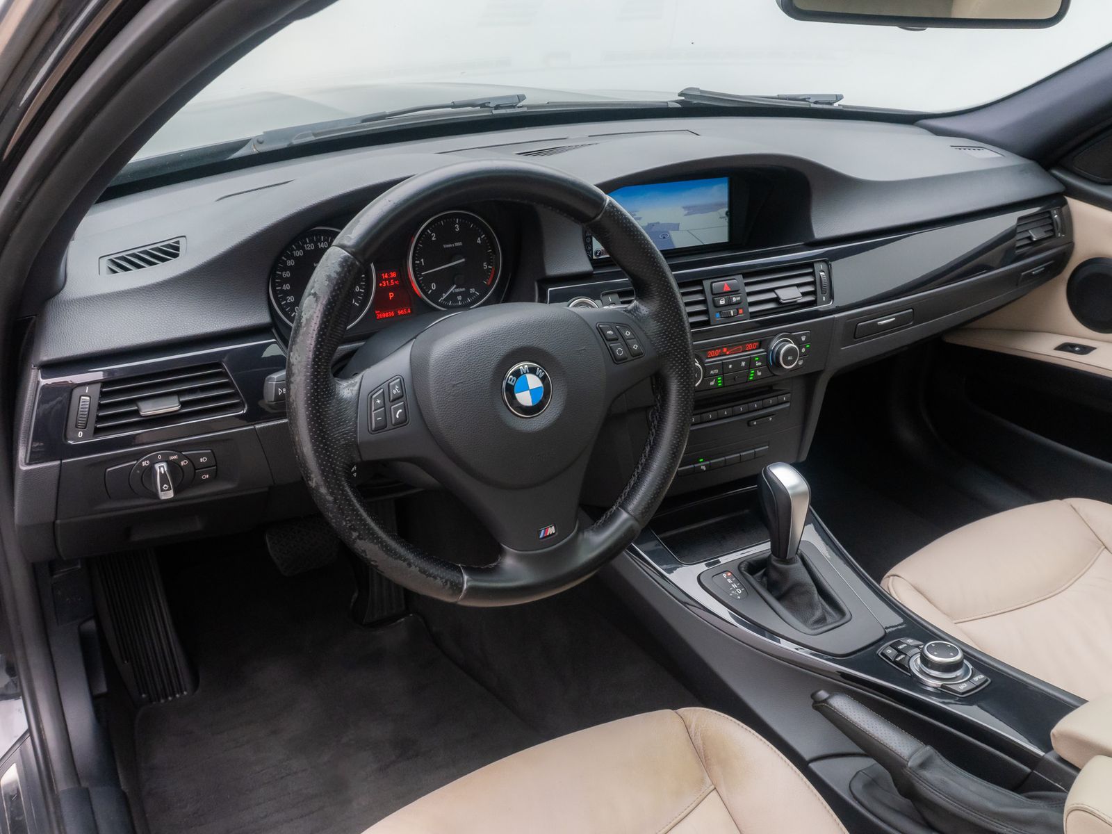 Fahrzeugabbildung BMW 325d GeschwindigReg Xenon PDC Alarm HiFi Leder