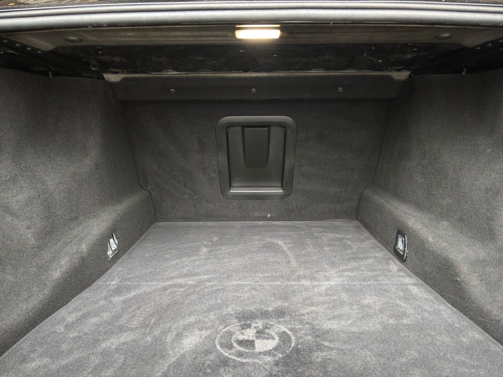 Fahrzeugabbildung BMW 750Li xDrive HUD/Skylounge/H&K/Massage/Luftf.