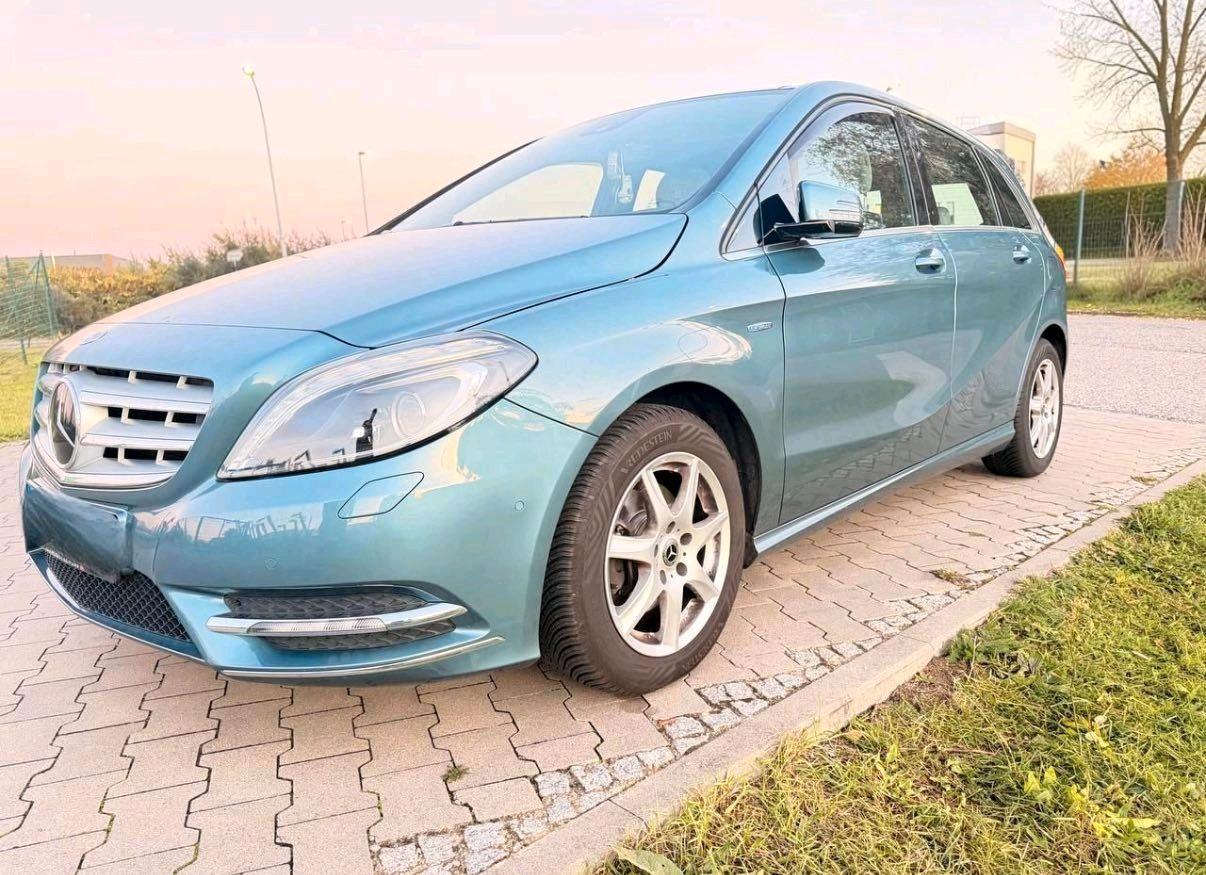 Mercedes-Benz B 200