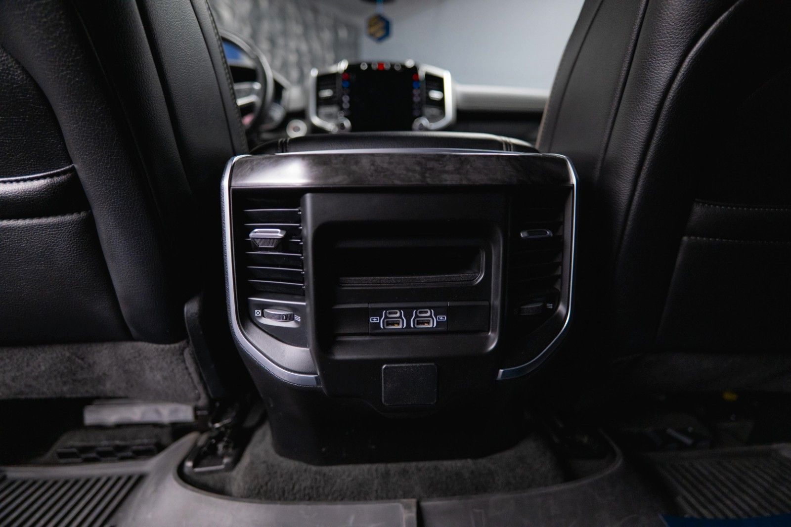 Fahrzeugabbildung Dodge RAM 5.7 V8 HEMI 4x4 LARAMIE Limited Offroad LED