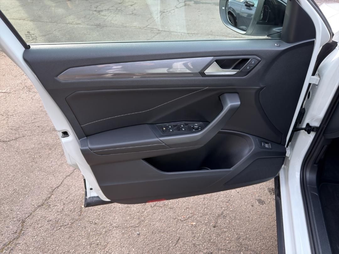 Fahrzeugabbildung Volkswagen T-ROC Style 1.5 TSI DSG,AHK,IQ-Light,el.Kofferr.