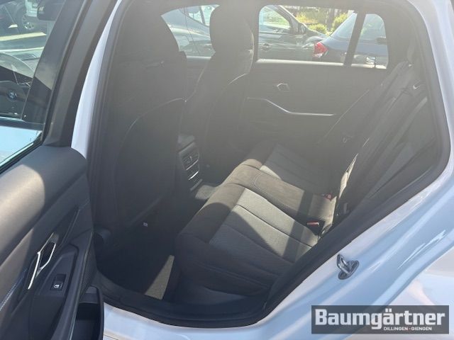 Fahrzeugabbildung BMW 330 i xDrive M-Sport Touring Kamera/ACC/Sitzh.
