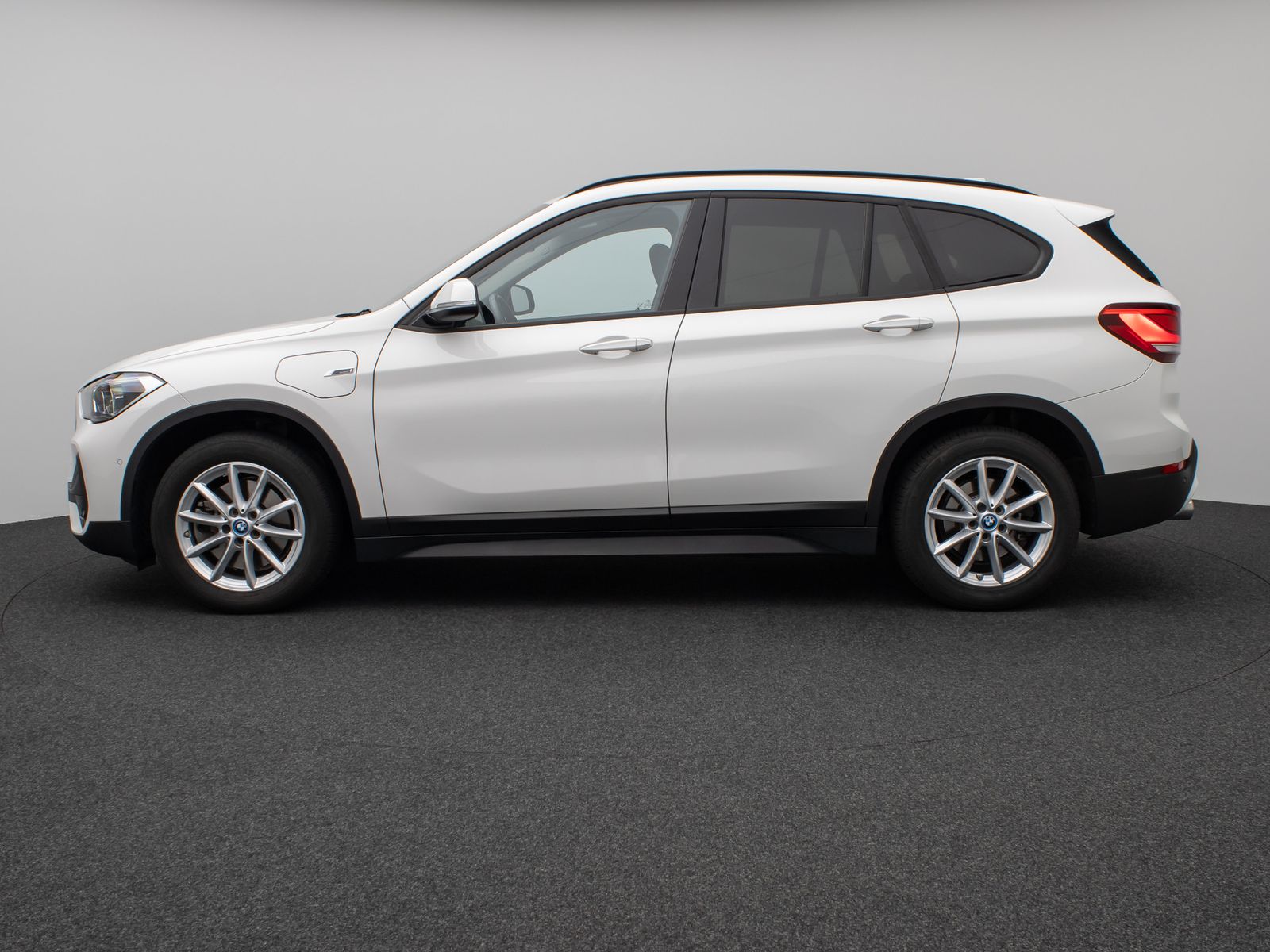 Fahrzeugabbildung BMW X1 xD25e Panorama Kamera DAB HUD Leder LED Alarm