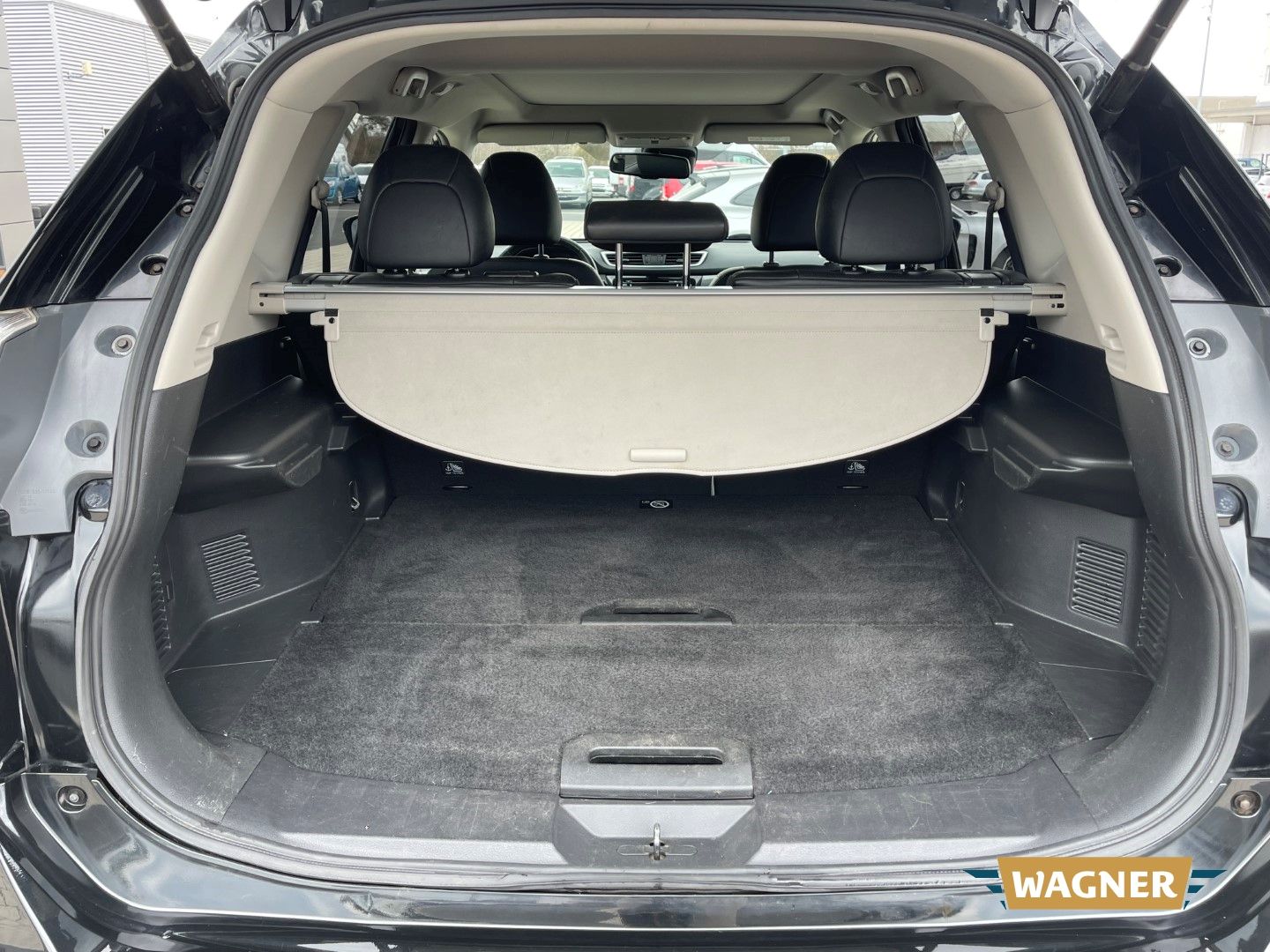 Fahrzeugabbildung Nissan X-Trail Tekna 4x4 1.6 dCi Panoramadach