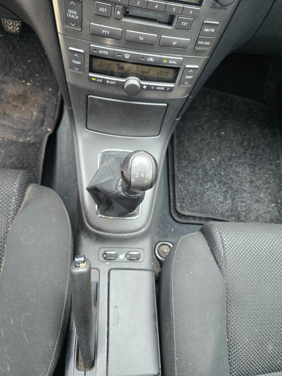 Toyota Avensis 2004 — photo 14