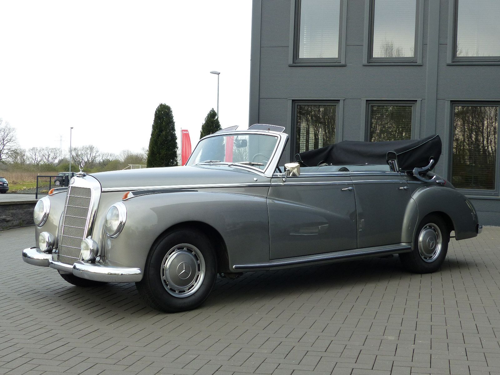 Fahrzeugabbildung Mercedes-Benz 300 Adenauer Cabriolet *Autom.Klima,E-FH,Servo*