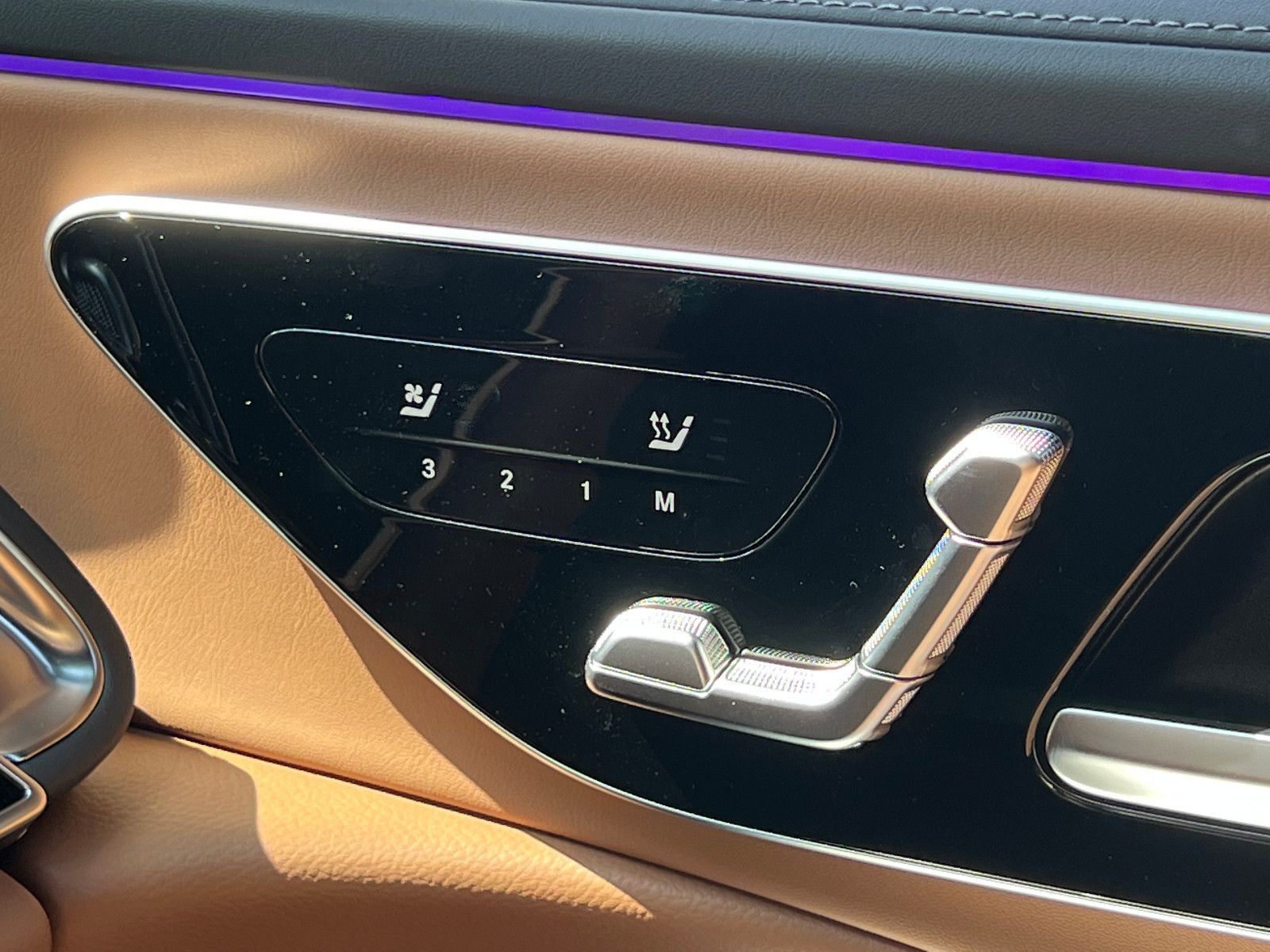 Fahrzeugabbildung Mercedes-Benz E 200 AMG LINE PREMIUM PANO SUPERSCREEN NAPPA