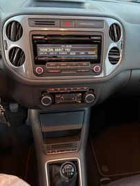 Volkswagen Tiguan - 11