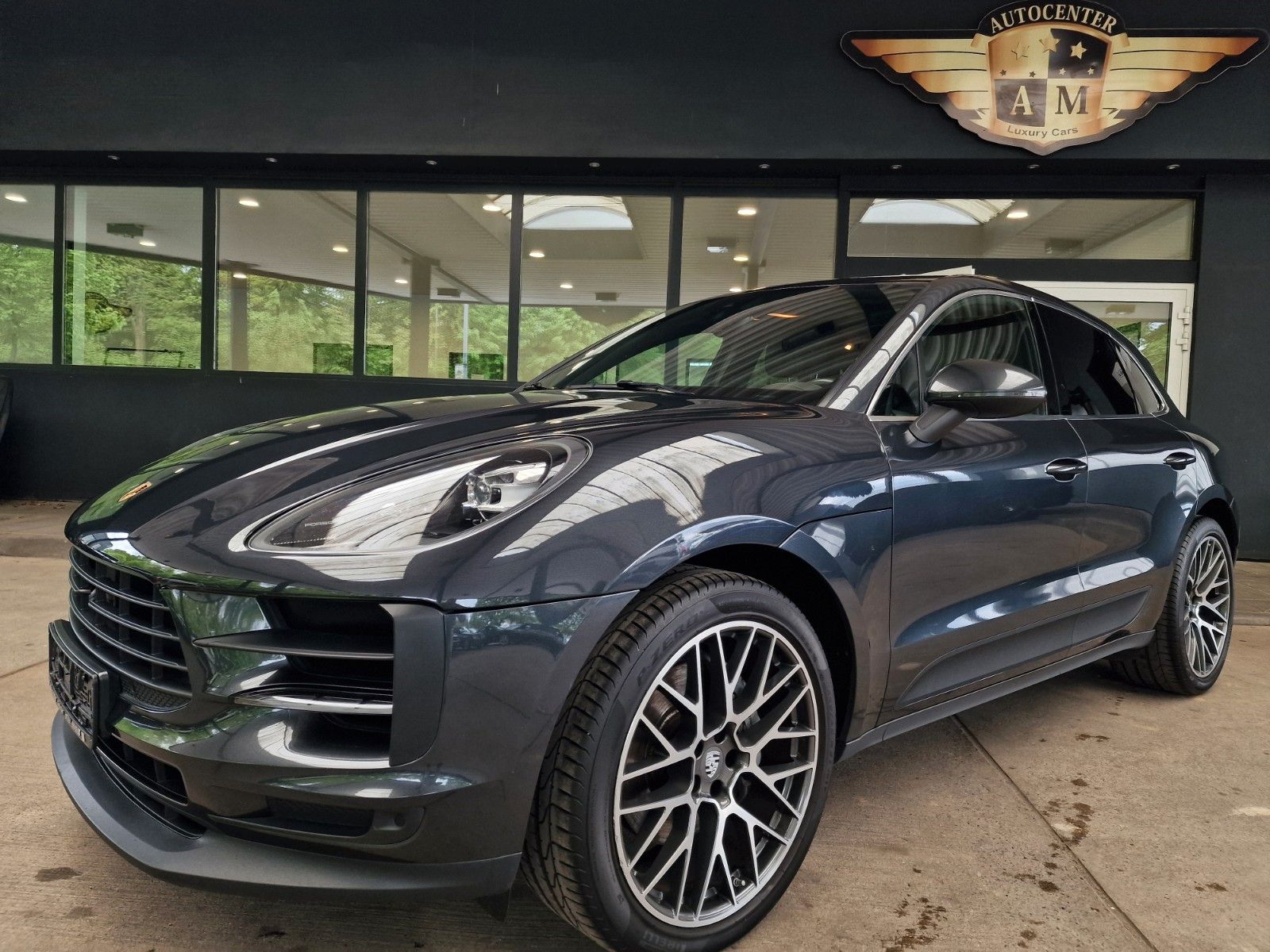 PORSCHE Macan