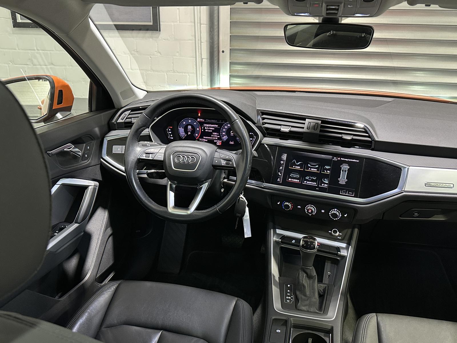 Audi Q3 40 TDI / S TRONIC / QUATTRO / PANO / LED /