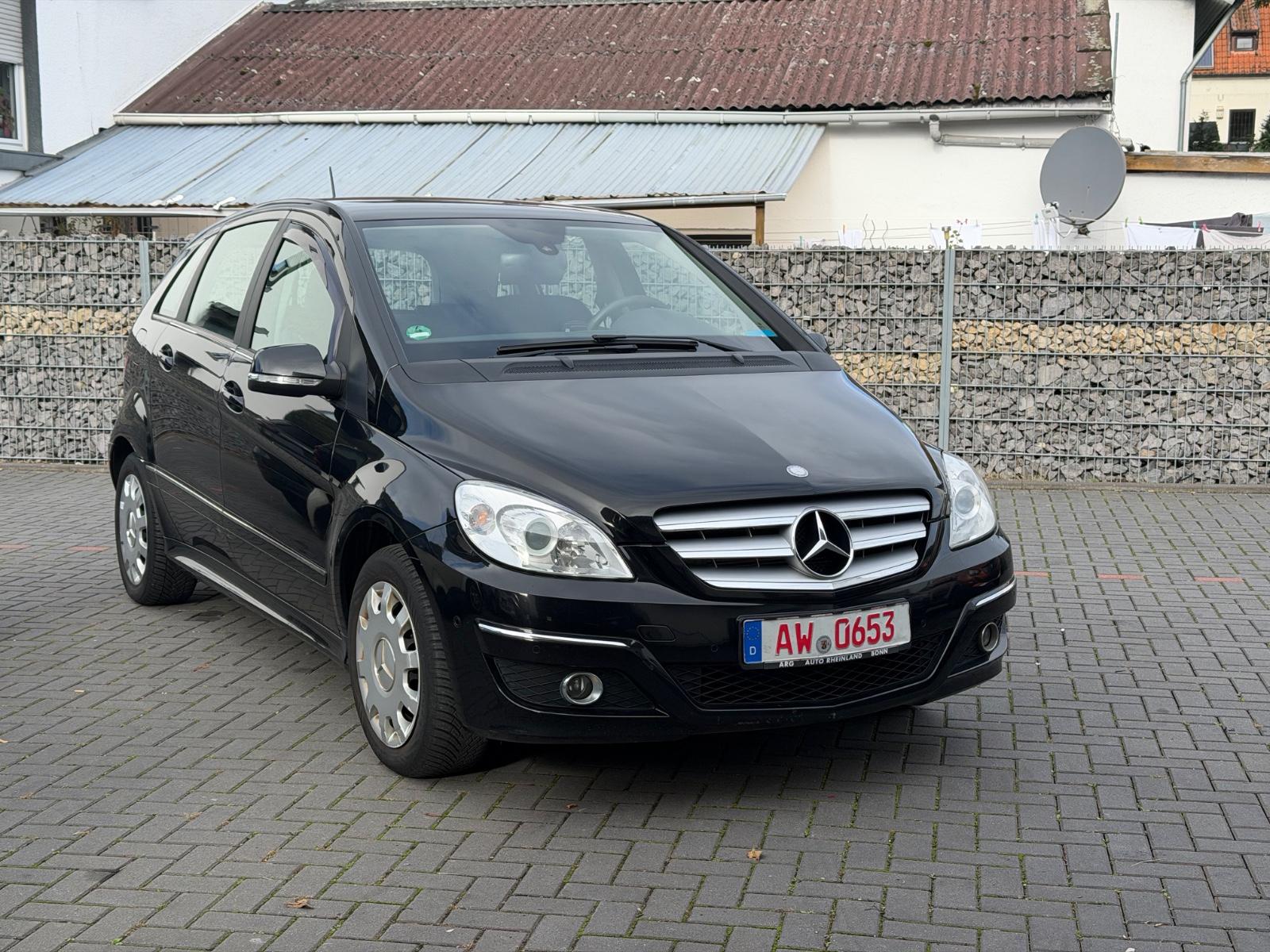Mercedes-Benz B 180