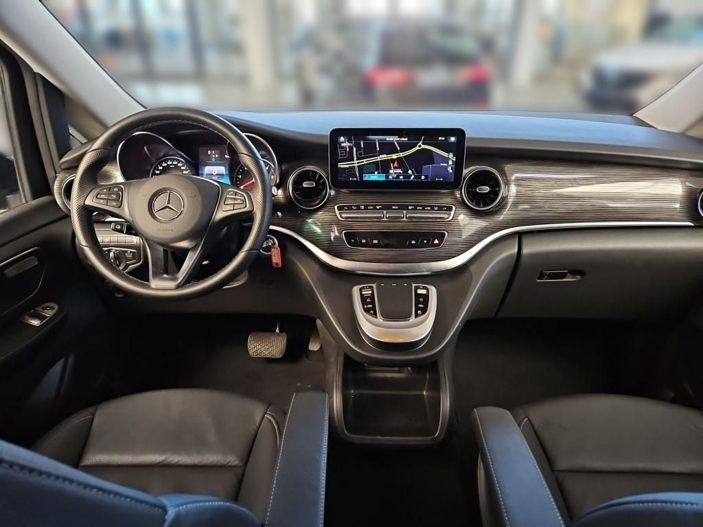 Fahrzeugabbildung Mercedes-Benz V 300 AVG extralang 4x4 8 Sitze 2,5tAHK DISTRONI