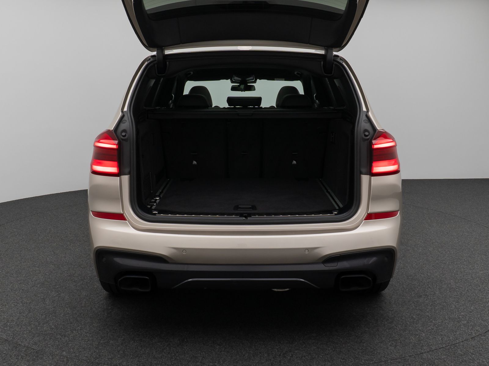 Fahrzeugabbildung BMW X3 M40d Panorama 360° HUD DAB H/K AHK Komfort