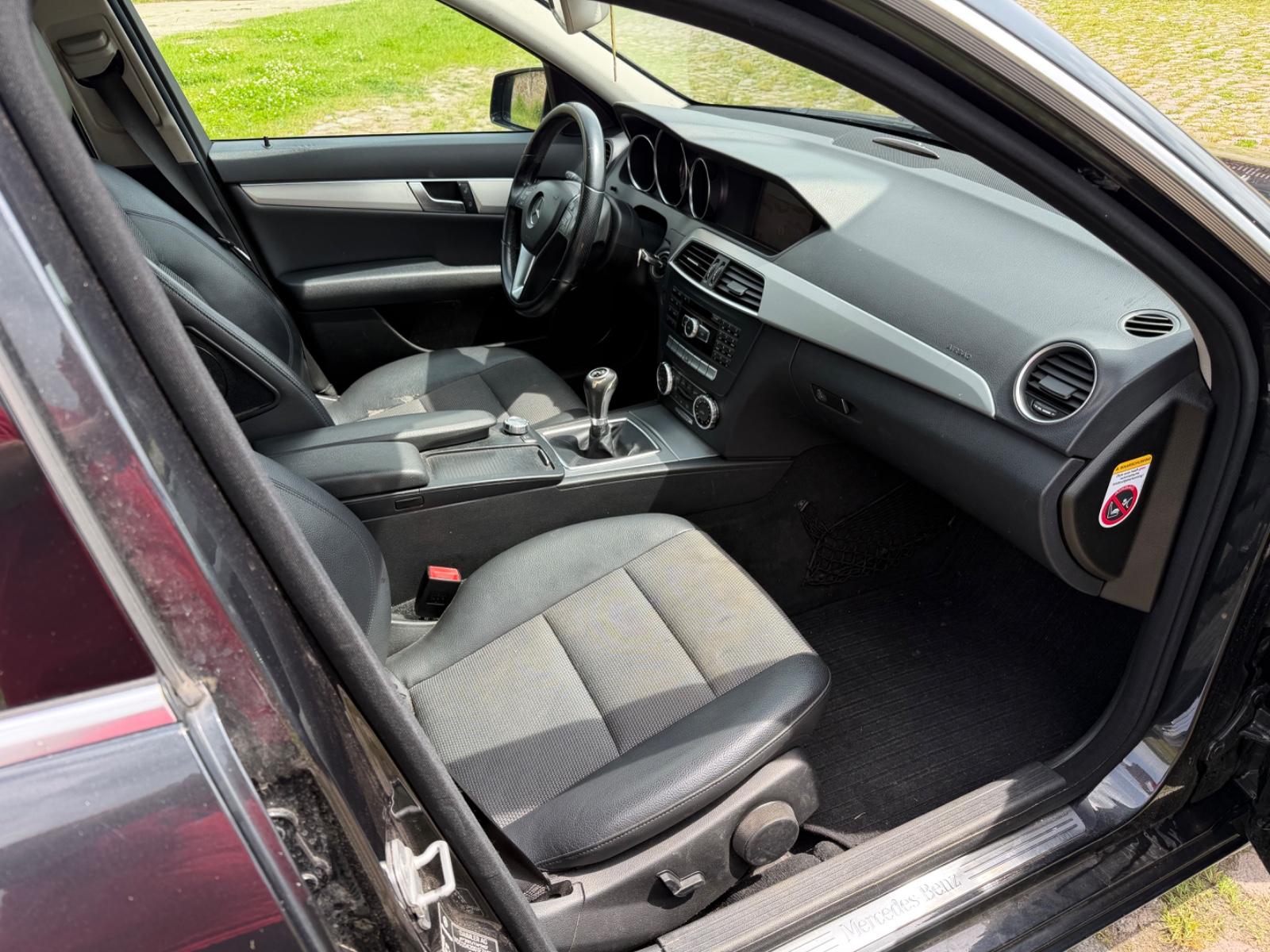 Mercedes-Benz C180 2011 — photo 7