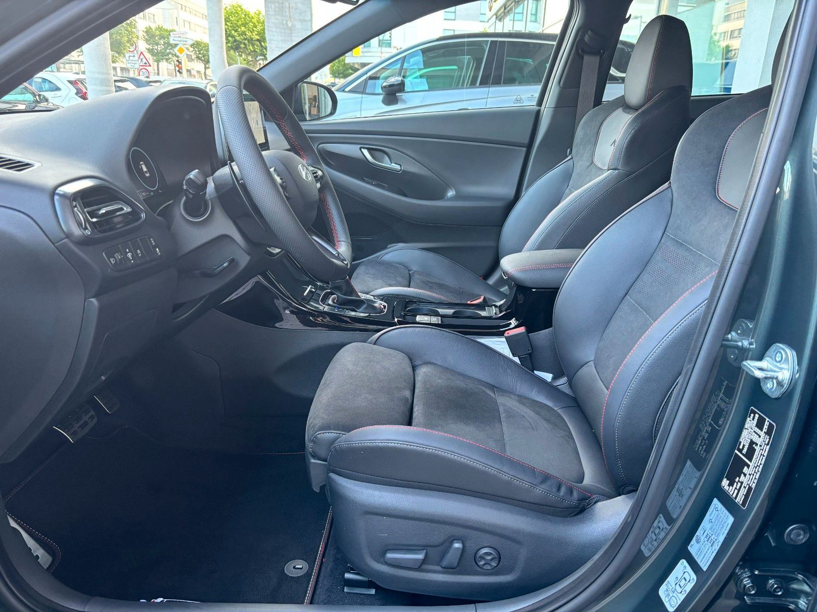 Fahrzeugabbildung Hyundai i30 1.5 T-GDI N Line Kamera,LED,Navi,Pano,SHZ,SD