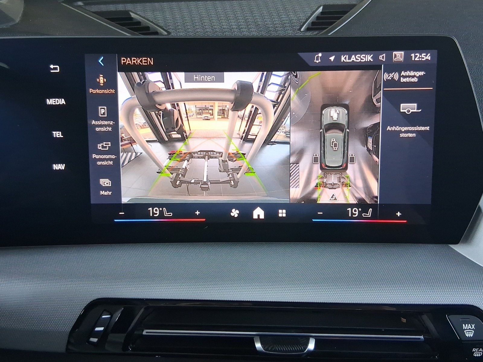 BMW X1 sDrive20i Navi CarPlay Driving Parking Head foto 17