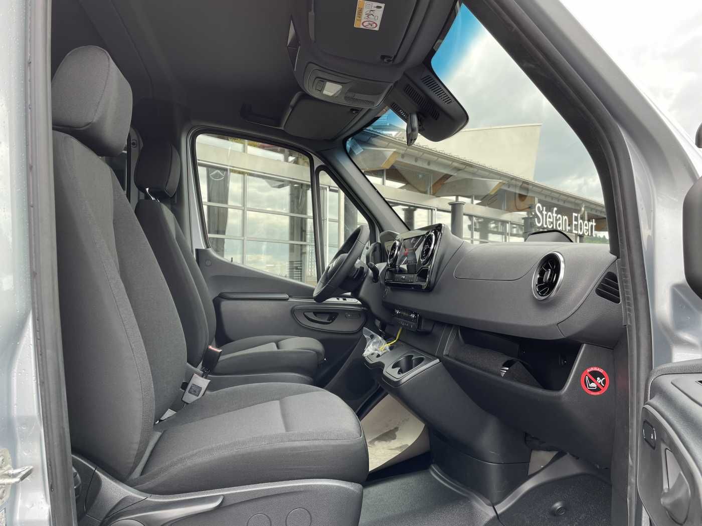 Fahrzeugabbildung Mercedes-Benz Sprinter 319 CDI 4x4 DoKa Klima Stdheiz AHK LED