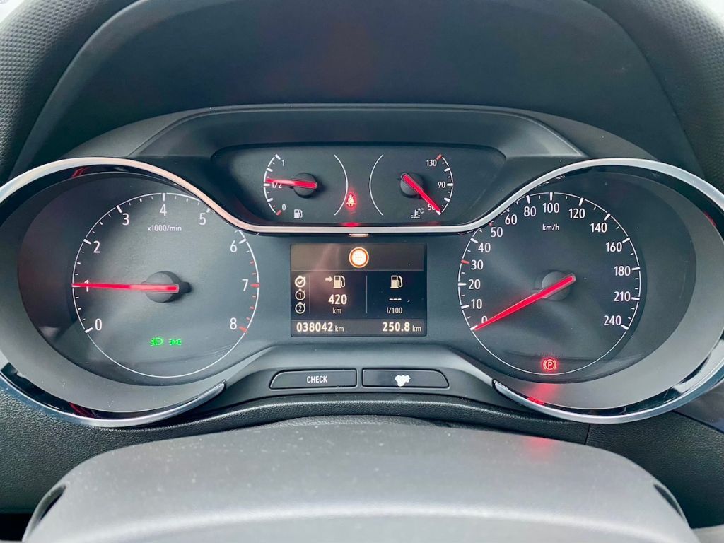 Fahrzeugabbildung Opel Crossland X 1.2 Selection AAC ISOFIX PDC SHZ GRA