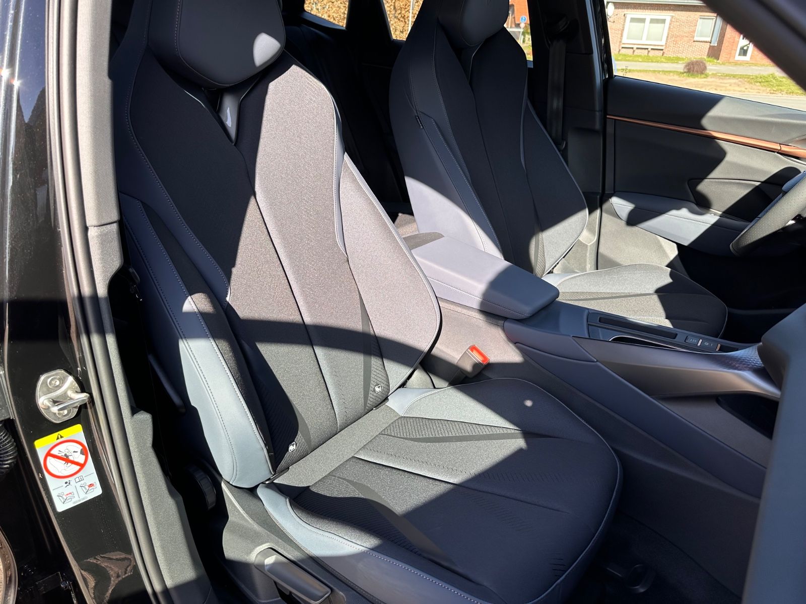 Fahrzeugabbildung CUPRA Terramar 1.5 eTSI DSG AHK/Navi/ACC/LED/SHZG/GJR