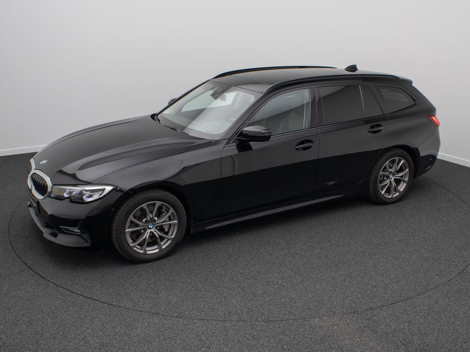 Fahrzeugabbildung BMW 330i Sport Line Panorama Kamera DAB H/K Stop&Go