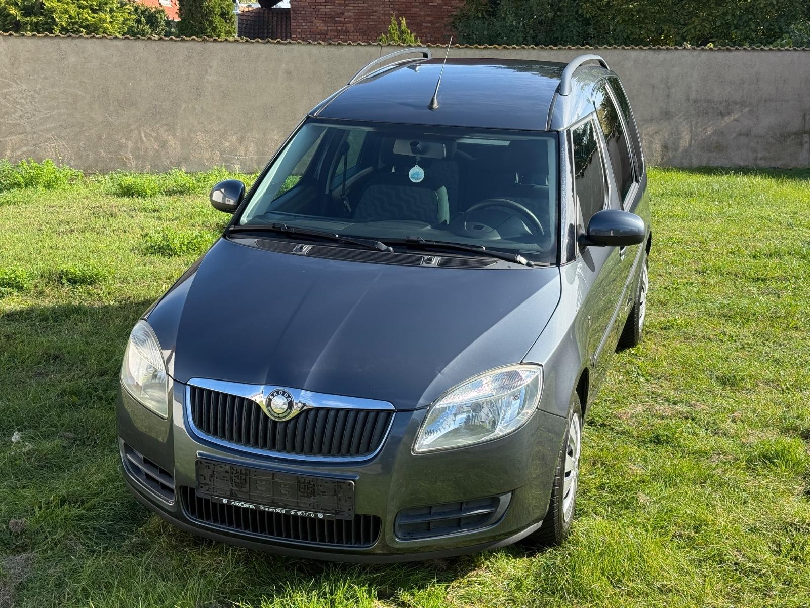 Skoda Roomster 2009 — rear view