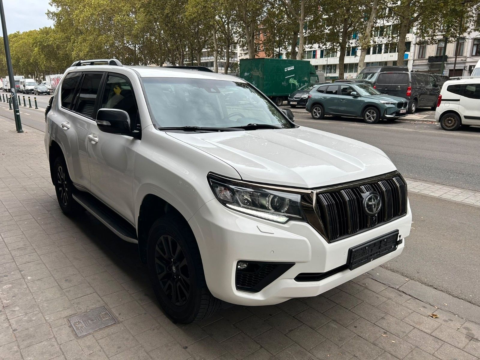 Toyota Land Cruiser 2.8 D-4D BLACK EDITION imagem 2