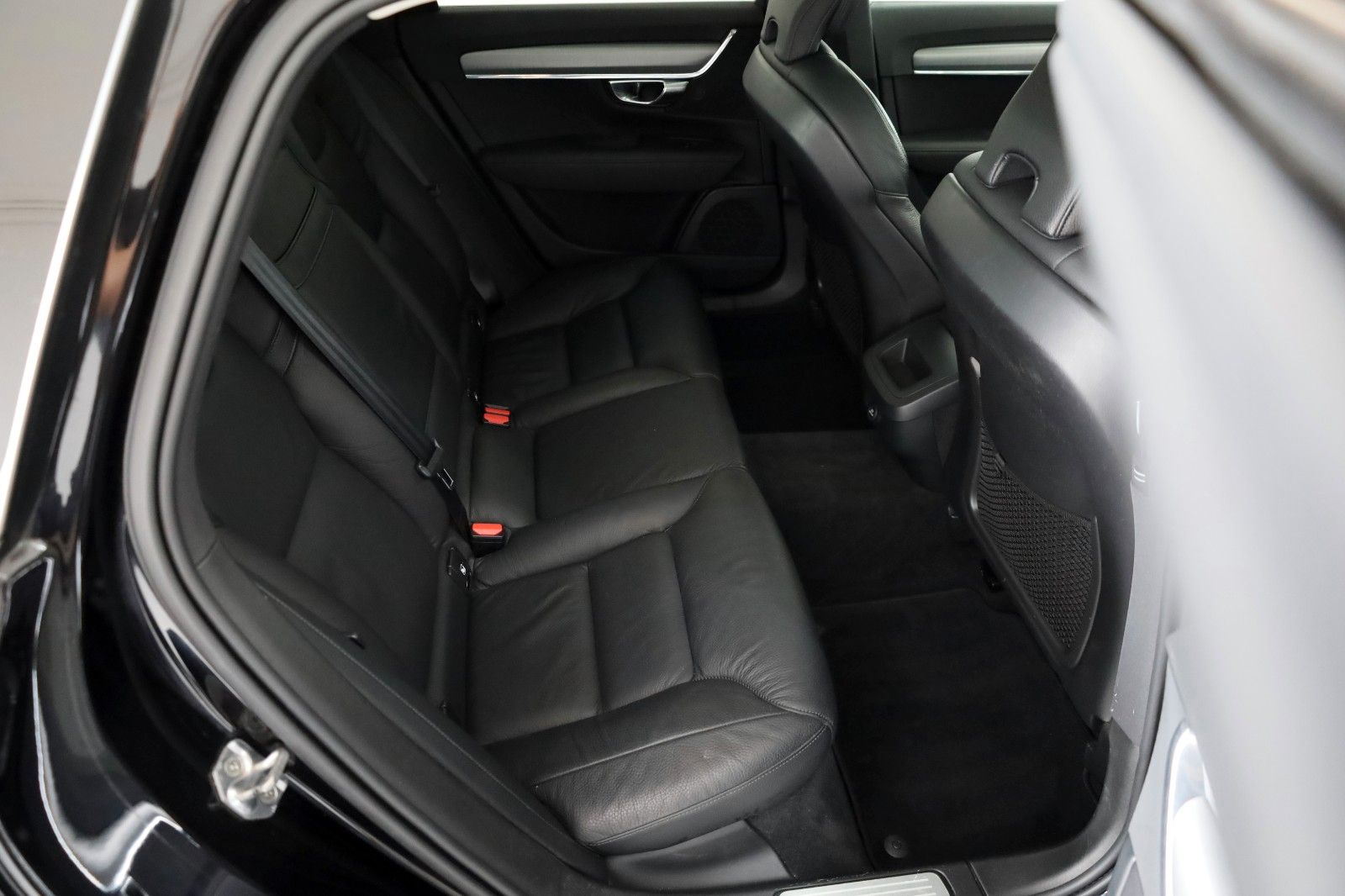 Fahrzeugabbildung Volvo V90 Momentum Pro,Leder,Navi,LED,SH,Kamera,SD,ACC