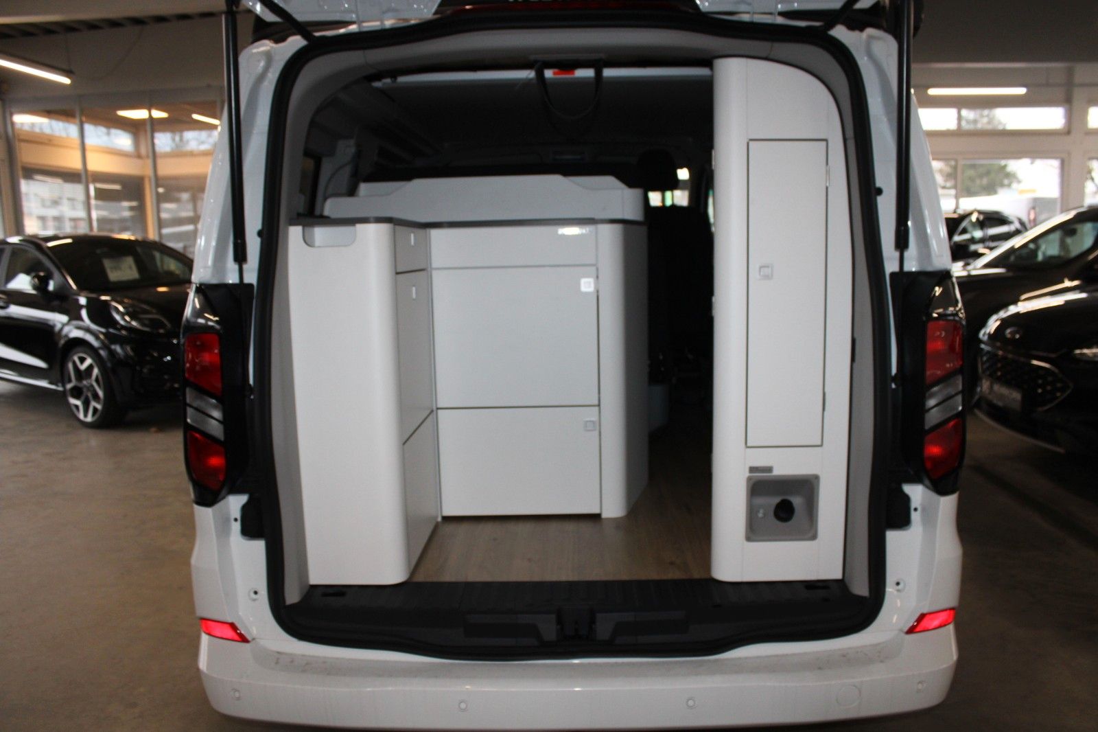 Fahrzeugabbildung Ford NUGGET L1 Titanium MARKISE + Aufstelldach SOFORT